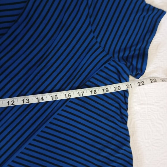 Vince Camuto Blue Black Striped Asymmetrical V-Neck Top 1X - Picture 6 of 7